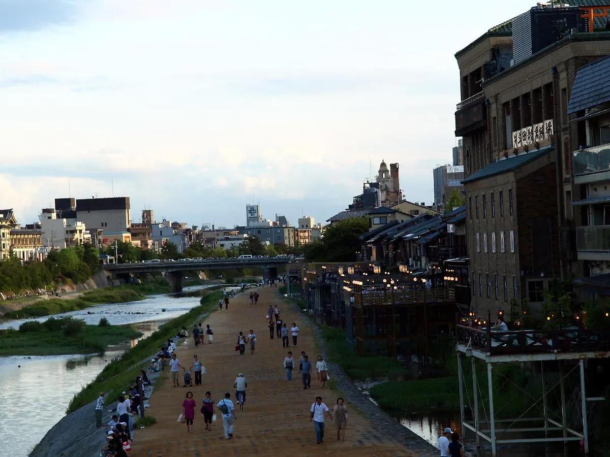 ホテルリソル京都 河原町三条 3*, 京都市